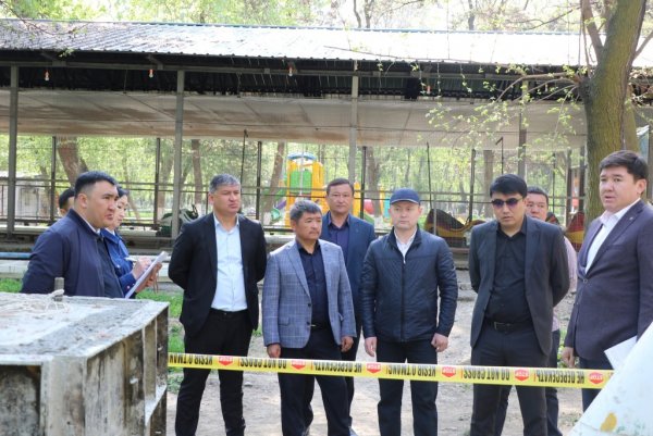 Ош шаардык Кеңешинин депутаттары Токтогул Сатылганов атындагы эс алуу паркында болушту